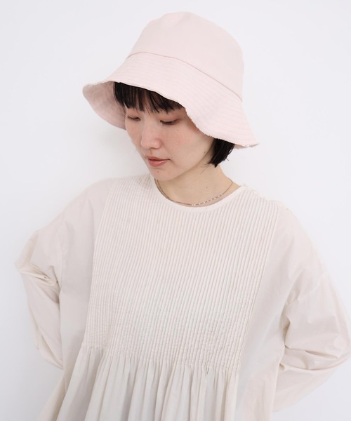 l'atelier du savon（アトリエドサボン）の「バスクシャツみたいなピンタックブラウス（シャツ/ブラウス・レディース・オフホワイト/サックスブルー/ブラック/ピンク/レッド・FREE）」の6枚目の写真