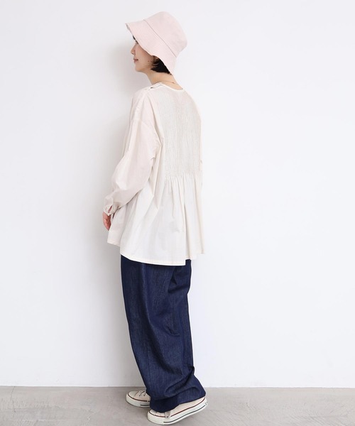 l'atelier du savon（アトリエドサボン）の「バスクシャツみたいなピンタックブラウス（シャツ/ブラウス・レディース・オフホワイト/サックスブルー/ブラック/ピンク/レッド・FREE）」の11枚目の写真