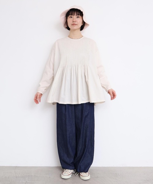 l'atelier du savon（アトリエドサボン）の「バスクシャツみたいなピンタックブラウス（シャツ/ブラウス・レディース・オフホワイト/サックスブルー/ブラック/ピンク/レッド・FREE）」の10枚目の写真