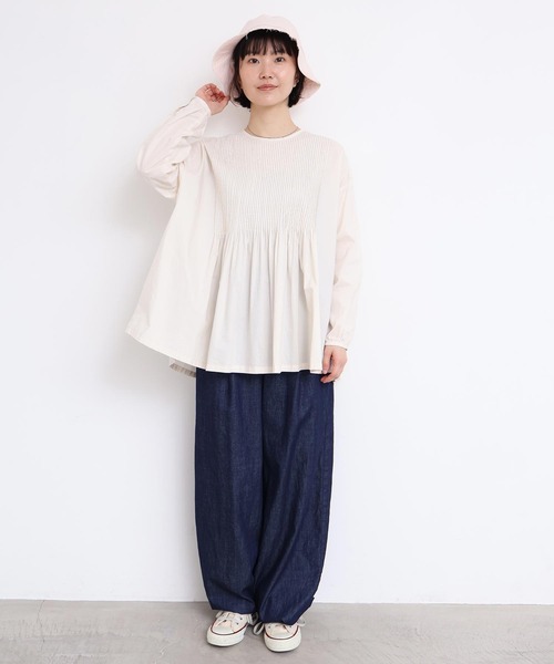 l'atelier du savon（アトリエドサボン）の「バスクシャツみたいなピンタックブラウス（シャツ/ブラウス・レディース・オフホワイト/サックスブルー/ブラック/ピンク/レッド・FREE）」の12枚目の写真