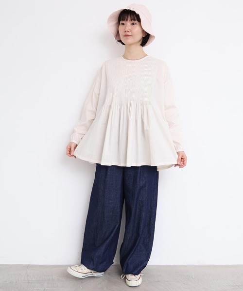 l'atelier du savon（アトリエドサボン）の「バスクシャツみたいなピンタックブラウス（シャツ/ブラウス・レディース・オフホワイト/サックスブルー/ブラック/ピンク/レッド・FREE）」の13枚目の写真