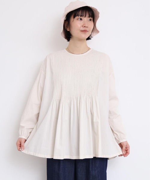 l'atelier du savon（アトリエドサボン）の「バスクシャツみたいなピンタックブラウス（シャツ/ブラウス・レディース・オフホワイト/サックスブルー/ブラック/ピンク/レッド・FREE）」の8枚目の写真