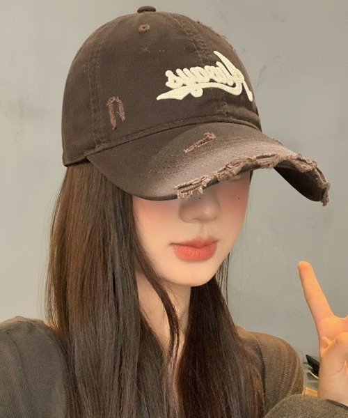 lilful(リルフル)の「【26年春夏新作】ダメージ加工 グラデーションデザインキャップ(キャップ・レディース・レッド/ピンク/ブラウン/ブラック/ブルー・F)」の2枚目の写真