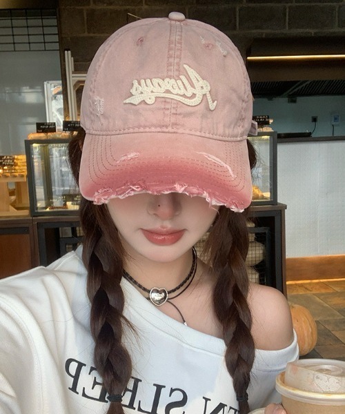 lilful(リルフル)の「【26年春夏新作】ダメージ加工 グラデーションデザインキャップ(キャップ・レディース・レッド/ピンク/ブラウン/ブラック/ブルー・F)」の4枚目の写真