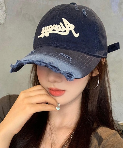 lilful(リルフル)の「【26年春夏新作】ダメージ加工 グラデーションデザインキャップ(キャップ・レディース・レッド/ピンク/ブラウン/ブラック/ブルー・F)」の3枚目の写真