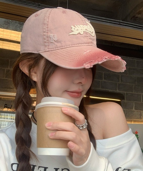 lilful(リルフル)の「【26年春夏新作】ダメージ加工 グラデーションデザインキャップ(キャップ・レディース・レッド/ピンク/ブラウン/ブラック/ブルー・F)」の6枚目の写真