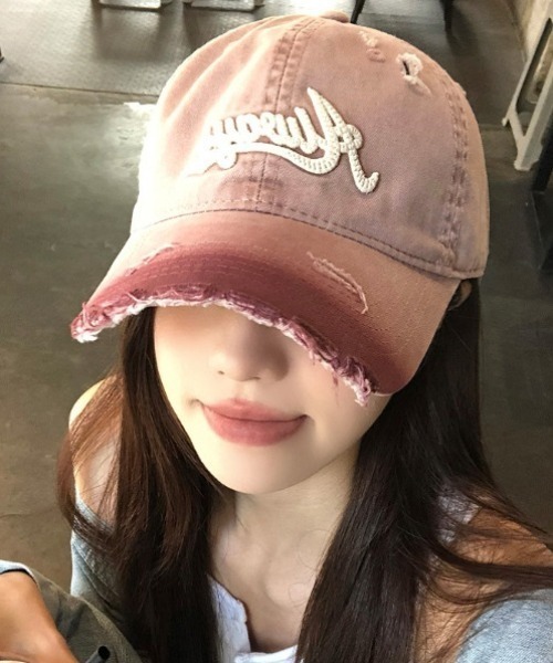 lilful(リルフル)の「【26年春夏新作】ダメージ加工 グラデーションデザインキャップ(キャップ・レディース・レッド/ピンク/ブラウン/ブラック/ブルー・F)」の8枚目の写真