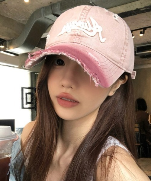 lilful(リルフル)の「【26年春夏新作】ダメージ加工 グラデーションデザインキャップ(キャップ・レディース・レッド/ピンク/ブラウン/ブラック/ブルー・F)」の10枚目の写真