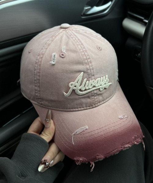 lilful(リルフル)の「【26年春夏新作】ダメージ加工 グラデーションデザインキャップ(キャップ・レディース・レッド/ピンク/ブラウン/ブラック/ブルー・F)」の14枚目の写真