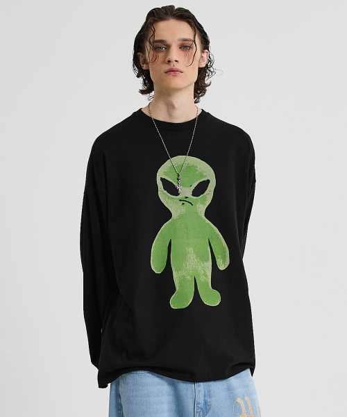 HOODHOOD(フッドフッド)の「エイリアングラフィックオーバーサイズロングスリーブTシャツブラック(Tシャツ/カットソー・レディース・その他・1/2)」の4枚目の写真