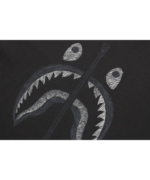 A BATHING APE(アベイシングエイプ)の「GARMENT DYE SHARK RELAXED FIT TEE(Tシャツ/カットソー・メンズ・ブラック/アイボリー/ブラウン・X-LARGE/XX-LARGE/SMALL/LARGE/MEDIUM)」の8枚目の写真