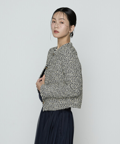 K.T KIYOKO TAKASE（キヨコタカセ）の「セレモニーツイード ノーカラージャケット（ノーカラージャケット・レディース・ベージュ/ネイビー・9号/11号）」の8枚目の写真