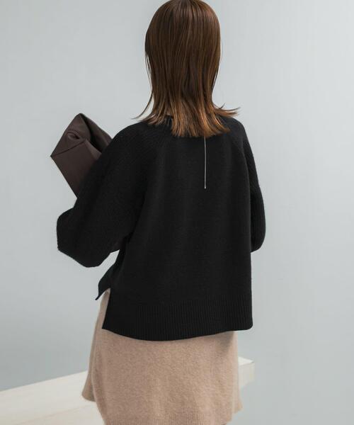 URBAN RESEARCH ROSSO WOMEN（アーバンリサーチ　ロッソ）の「スーパーファインラムズウールショートニット（ニット/セーター・レディース・オフホワイト/レッド/ライトグレー/ブラック・FREE）」の22枚目の写真