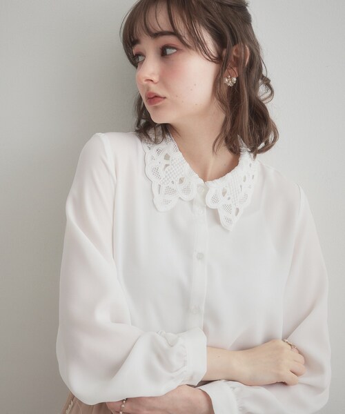 couture brooch(クチュールブローチ)の「レース衿ジョーゼットブラウス(シャツ/ブラウス・レディース・ネイビー/オフホワイト・38/40)」の2枚目の写真