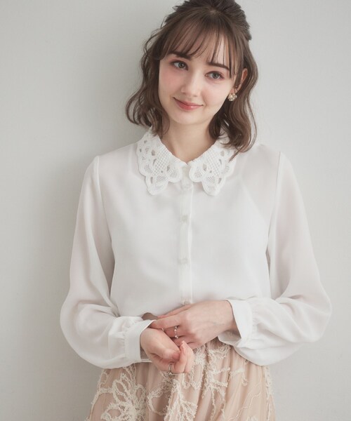 couture brooch(クチュールブローチ)の「レース衿ジョーゼットブラウス(シャツ/ブラウス・レディース・ネイビー/オフホワイト・38/40)」の4枚目の写真