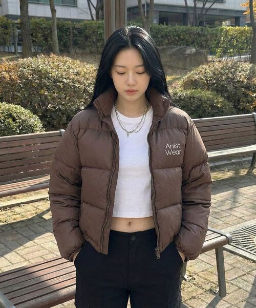 ARTISTWEAR（アーティストウェア）の「[2COLORS] モノタイププファークロップショートパディングジャケット（ダウンジャケット/コート・レディース・ブラック/ブラウン・SMALL/MEDIUM）」の11枚目の写真