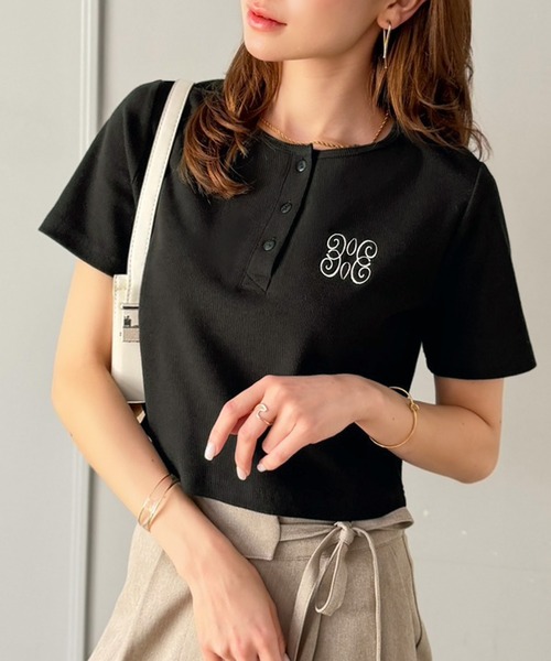 mily bilet(ミウィビレット)の「【mily bilet】シンプルを可愛く、今っぽく♪ロゴ刺繍ヘンリーネッククロップドテレコリブ半袖カットソー(ショート丈)(Tシャツ/カットソー・レディース・チャコールグレー/アイボリー/ブラック・X-LARGE/SMALL/MEDIUM/LARGE)」の15枚目の写真