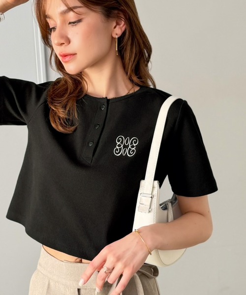 mily bilet(ミウィビレット)の「【mily bilet】シンプルを可愛く、今っぽく♪ロゴ刺繍ヘンリーネッククロップドテレコリブ半袖カットソー(ショート丈)(Tシャツ/カットソー・レディース・チャコールグレー/アイボリー/ブラック・X-LARGE/SMALL/MEDIUM/LARGE)」の16枚目の写真