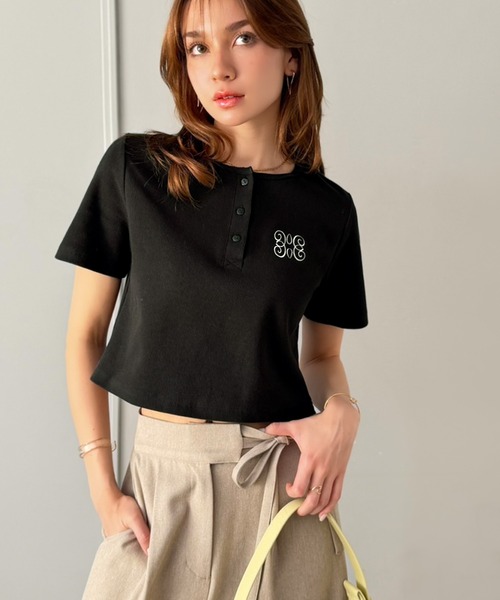 mily bilet(ミウィビレット)の「【mily bilet】シンプルを可愛く、今っぽく♪ロゴ刺繍ヘンリーネッククロップドテレコリブ半袖カットソー(ショート丈)(Tシャツ/カットソー・レディース・チャコールグレー/アイボリー/ブラック・X-LARGE/SMALL/MEDIUM/LARGE)」の20枚目の写真
