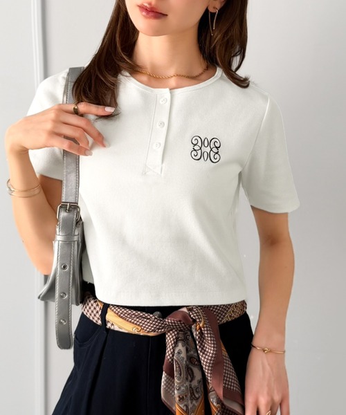 mily bilet(ミウィビレット)の「【mily bilet】シンプルを可愛く、今っぽく♪ロゴ刺繍ヘンリーネッククロップドテレコリブ半袖カットソー(ショート丈)(Tシャツ/カットソー・レディース・チャコールグレー/アイボリー/ブラック・X-LARGE/SMALL/MEDIUM/LARGE)」の12枚目の写真