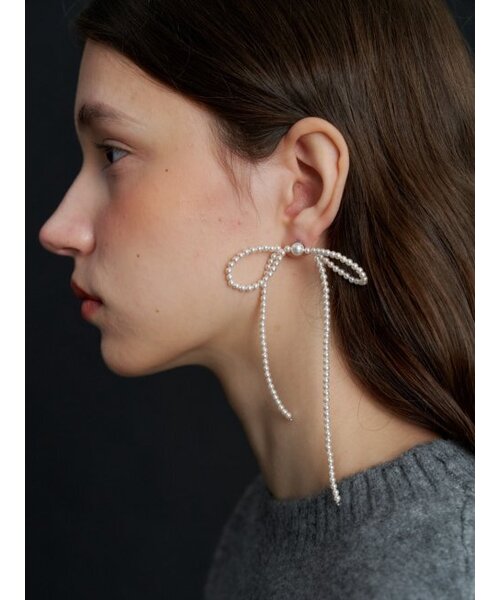 LOVE ME MONSTER(ラブミーモンスター)の「Great Pearl Ribbon Earrings (L233MER040)(ピアス(両耳用)・レディース・アイボリー・FREE)」の2枚目の写真