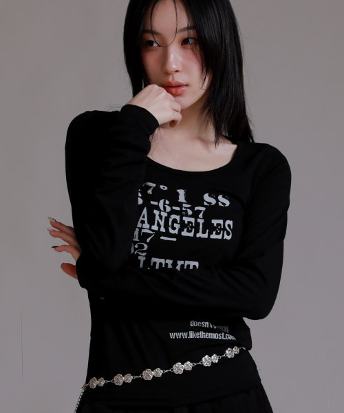 LIKE THE MOST（ライクザモースト）の「23.7 レタリングUネックTシャツ_ブラック（Tシャツ/カットソー・レディース・ブラック・S/L/M）」の2枚目の写真
