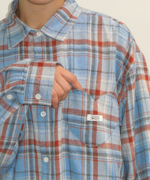 RONRON（ロンロン）の「DOUBLE HEART POCKET CHECK SHIRT BLUE（シャツ/ブラウス・レディース・その他・FREE）」の2枚目の写真