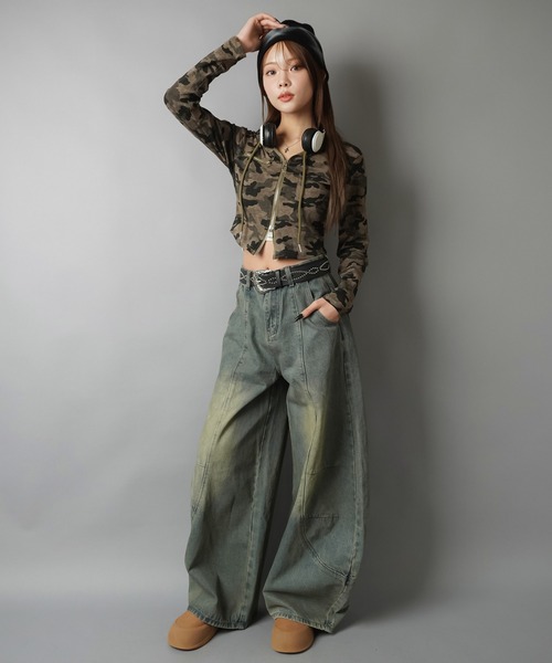 SPINNS（スピンズ）の「シルエット優勝☆ピタ見えショートジップパーカー（パーカー・レディース・チャコール/カーキ・ONESIZE）」の15枚目の写真