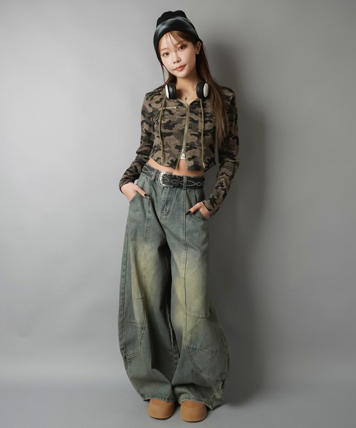 SPINNS（スピンズ）の「シルエット優勝☆ピタ見えショートジップパーカー（パーカー・レディース・チャコール/カーキ・ONESIZE）」の16枚目の写真