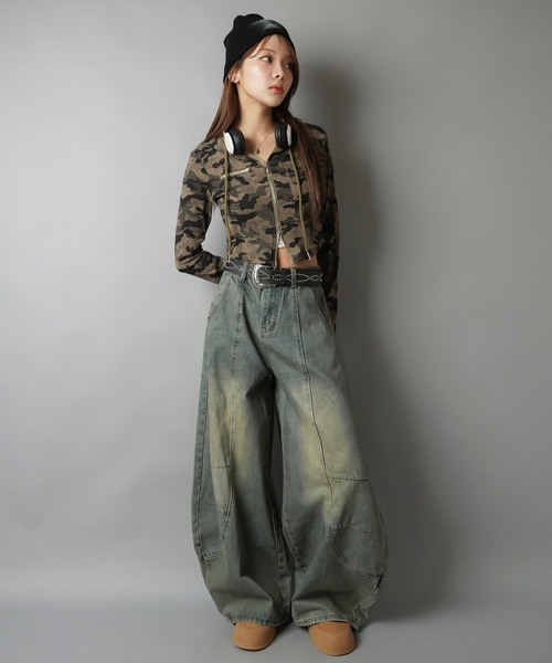 SPINNS（スピンズ）の「シルエット優勝☆ピタ見えショートジップパーカー（パーカー・レディース・チャコール/カーキ・ONESIZE）」の17枚目の写真