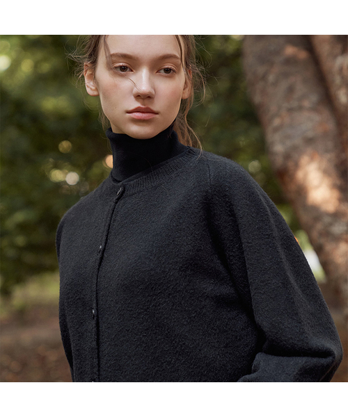 VASCARA(バスカラ)の「Round neck Button Knit Cardigan (4colors)(カーディガン/ボレロ・レディース・ライトベージュ/ブラック/ブルー/ライトグレー・FREE)」の1枚目の写真