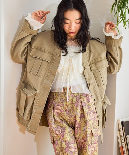 mysty woman（ミスティウーマン）の「ノーカラーミリタリージャケット 660030（ミリタリージャケット・レディース・カーキ/ベージュ・FREE）」の14枚目の写真