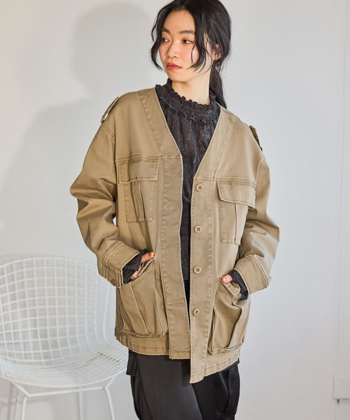 mysty woman（ミスティウーマン）の「ノーカラーミリタリージャケット 660030（ミリタリージャケット・レディース・カーキ/ベージュ・FREE）」の18枚目の写真