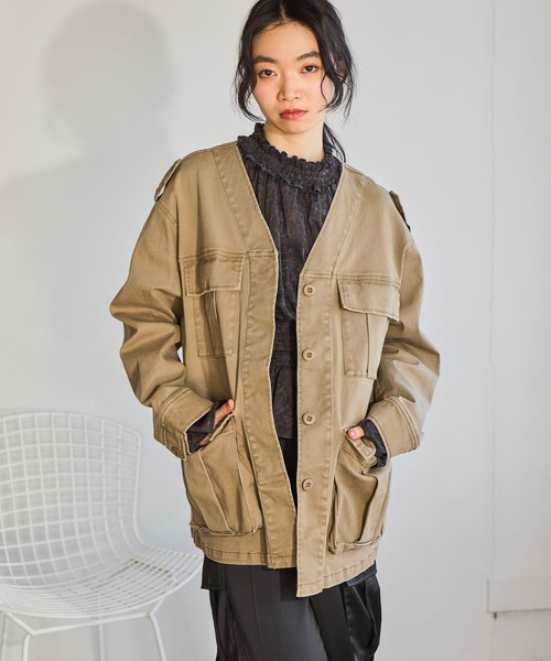 mysty woman（ミスティウーマン）の「ノーカラーミリタリージャケット 660030（ミリタリージャケット・レディース・カーキ/ベージュ・FREE）」の19枚目の写真