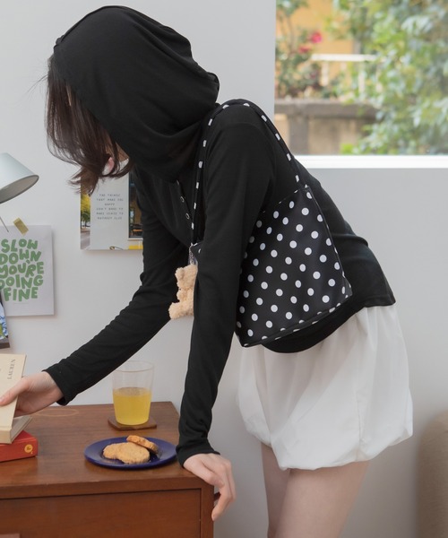 HEILIS(ヘイリス)の「チャーム付きドットハンドバッグ / キーホルダー ドット ワンハンドル バケツ型 水玉 韓国 ブラック ホワイト アイボリー ハンドバッグ(ハンドバッグ・レディース・ブラック/アイボリー・FREE)」の13枚目の写真