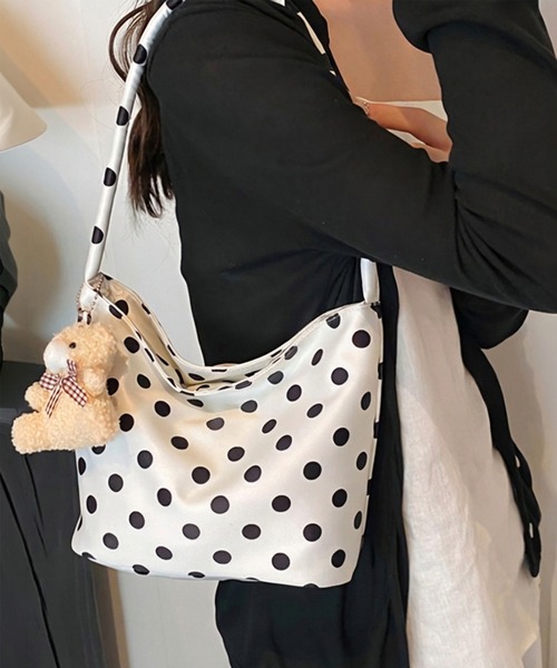 HEILIS(ヘイリス)の「チャーム付きドットハンドバッグ / キーホルダー ドット ワンハンドル バケツ型 水玉 韓国 ブラック ホワイト アイボリー ハンドバッグ(ハンドバッグ・レディース・ブラック/アイボリー・FREE)」の20枚目の写真