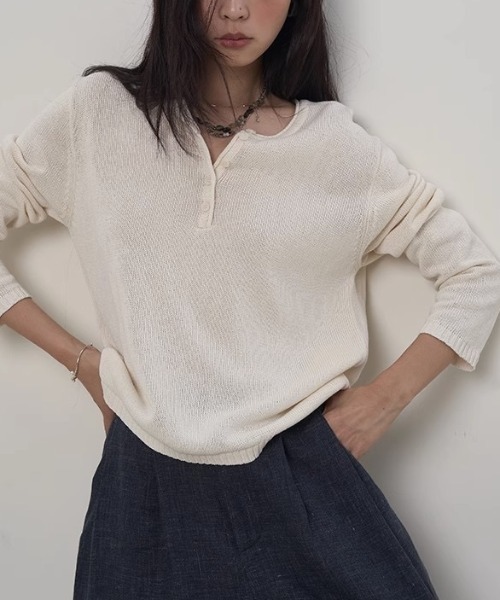 CHUN CHUN NOTES(チュンチュンノーツ)の「26SS/ヘンリーネック ニットプルオーバー(ニット/セーター・レディース・アイボリー/ベージュ/ダークグレー・F)」の1枚目の写真