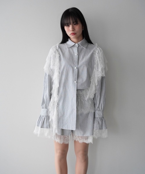 SANSeLF（サンセルフ）の「【SANSeLF】フリルレースストライプシャツセットアップ saw26s028（セットアップ・レディース・グレー・FREE）」の3枚目の写真