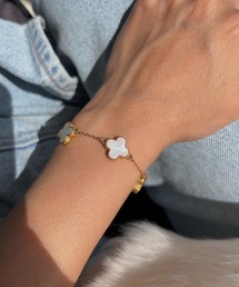 IRIEBEACH（アイリービーチ）の「shell clover bracelet/【ハワイアンジュエリー】【サージカルステンレス】【金属アレルギー対応】【IRIEBEACH / アイリービーチ】つけっぱなしOK（ブレスレット）」