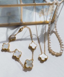 IRIEBEACH（アイリービーチ）の「shell clover bracelet/【ハワイアンジュエリー】【サージカルステンレス】【金属アレルギー対応】【IRIEBEACH / アイリービーチ】つけっぱなしOK（ブレスレット）」