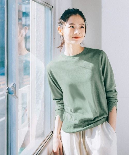 IEDIT（イディット）の「ＩＥＤＩＴ　綿シルク混が肌心地のよい大人の上品シンプルニット（ニット/セーター・レディース・グレー/ブルー/グリーン・M/L/LL/3L）」の2枚目の写真
