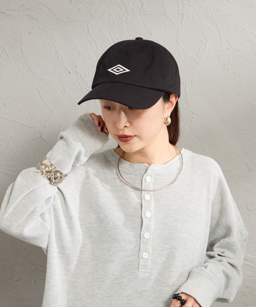 UMBRO（アンブロ）の「【WEB先行予約】[UMBRO/アンブロ] 別注 ワンポイント刺繍ロゴ キャップ（キャップ・レディース・ベージュ/グレー/ブラック・F）」の7枚目の写真