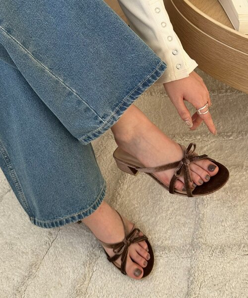 DISCOAT（ディスコート）の「ベロアクロスリボンミュール（サンダル・レディース・ブラック/ブラウン・MEDIUM/LARGE）」の12枚目の写真