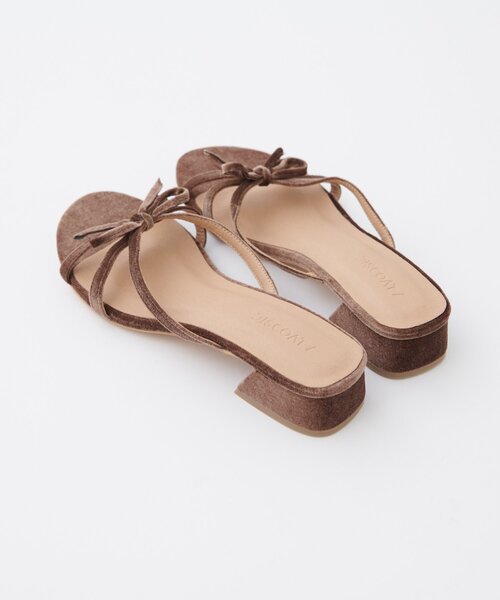 DISCOAT（ディスコート）の「ベロアクロスリボンミュール（サンダル・レディース・ブラック/ブラウン・MEDIUM/LARGE）」の22枚目の写真