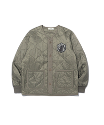 ACEI（アセイ）の「ワッペンキルティングリビングジャケット [UNI] ブラック（ナイロンジャケット）」