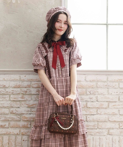axes femme(アクシーズファム)の「チャーム付ローズキルトバッグ(ボストンバッグ・レディース・キナリ/ピンク/ダークブラウン・FREE)」の21枚目の写真