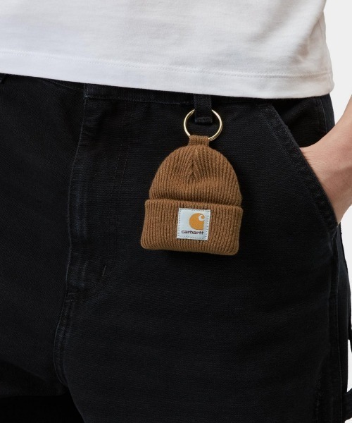Carhartt WIP（カーハートダブリューアイピー）の「Carhartt WIP MINI WATCH HAT KEYCHAIN（カーハートワークインプログレス ミニ ウォッチ ハット キーチェーン）（キーホルダー・メンズ・ブラック/ブラウン系・ONE SIZE）」の2枚目の写真