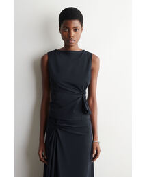 COS（コス）の「ツイストディテールジャージートップ（Tシャツ/カットソー）」