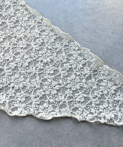 DouDou（ドゥドゥ）の「レースマグネット付スカーフ（ストール/ショール・レディース・ブラック/オフホワイト・FREE）」の15枚目の写真