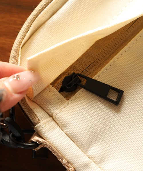 SNOOPY(スヌーピー)の「SNOOPY ミニスクエアショルダーバッグ RE-PET(ショルダーバッグ・レディース・アイボリー/ブラック/カーキ・FREE)」の11枚目の写真